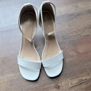 Solanz 9.5 size white heels
